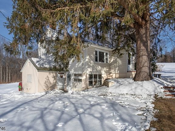 3rd image of 120 Fairmount Rd East