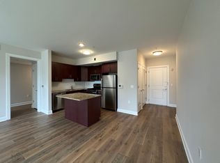 555 10th St UNIT 105, Palisades Park, NJ 07650