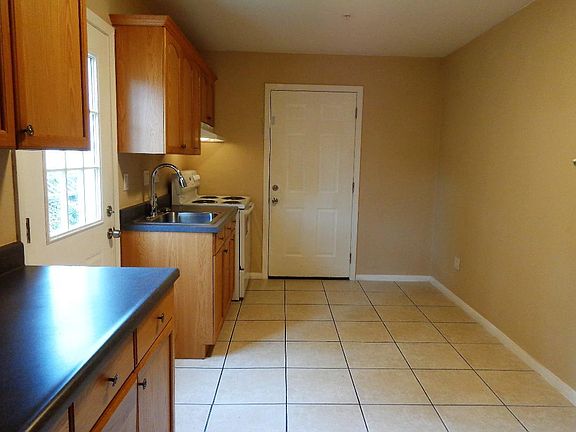 3rd image of 10205 Stonehurst Dr #1