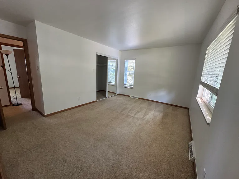 Primary Bedroom - new mirror closet door, new blinds Karistan high quality carpet and pad