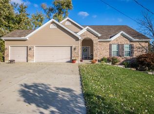 209 Eisenhower Dr, Saint Peters, MO 63376