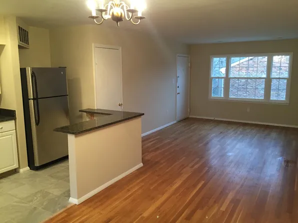 2412 Barracks Pl APT 4, Charlottesville, VA 22901