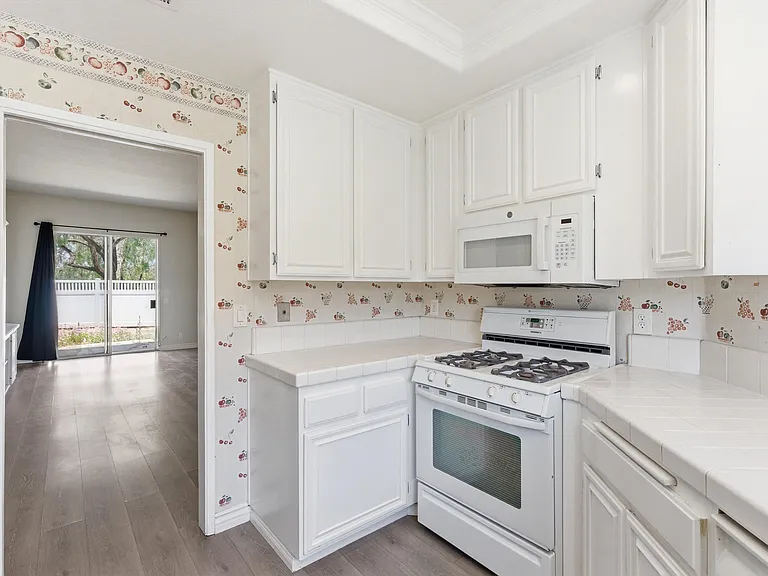 24409 Hillsdale Ave #9 — Photo 7