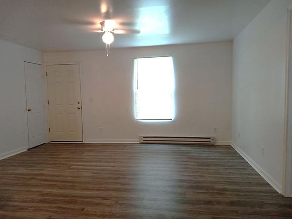 3rd image of 235 Hollingsworth Mnr