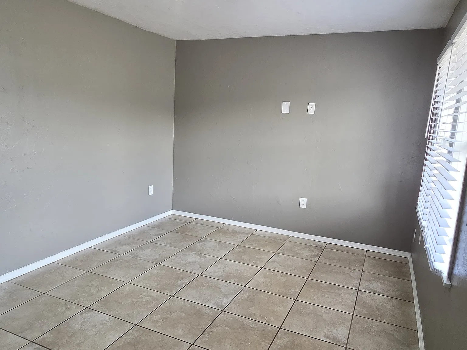 3 bed, 1098 sqft, $1,050 — Photo 2