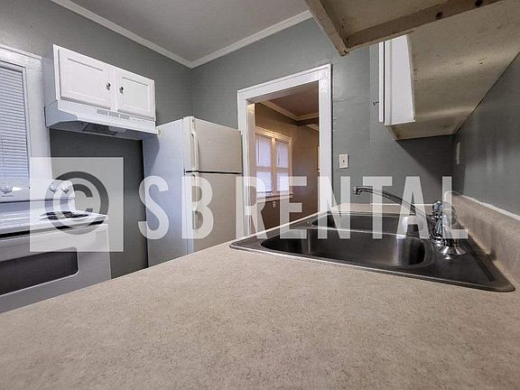 4th image of 1014 Kinyon St
