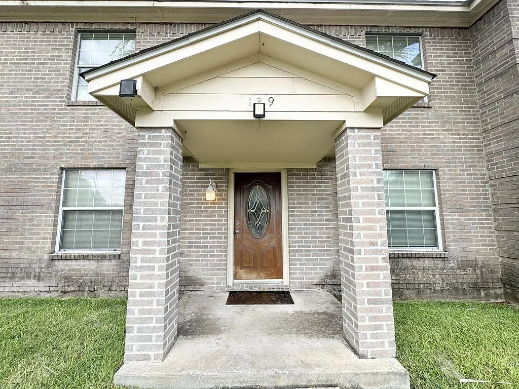 139 Sherwood Dr — Photo 3