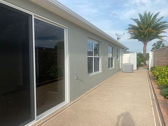 3rd image of 2988 Eleanor Ln