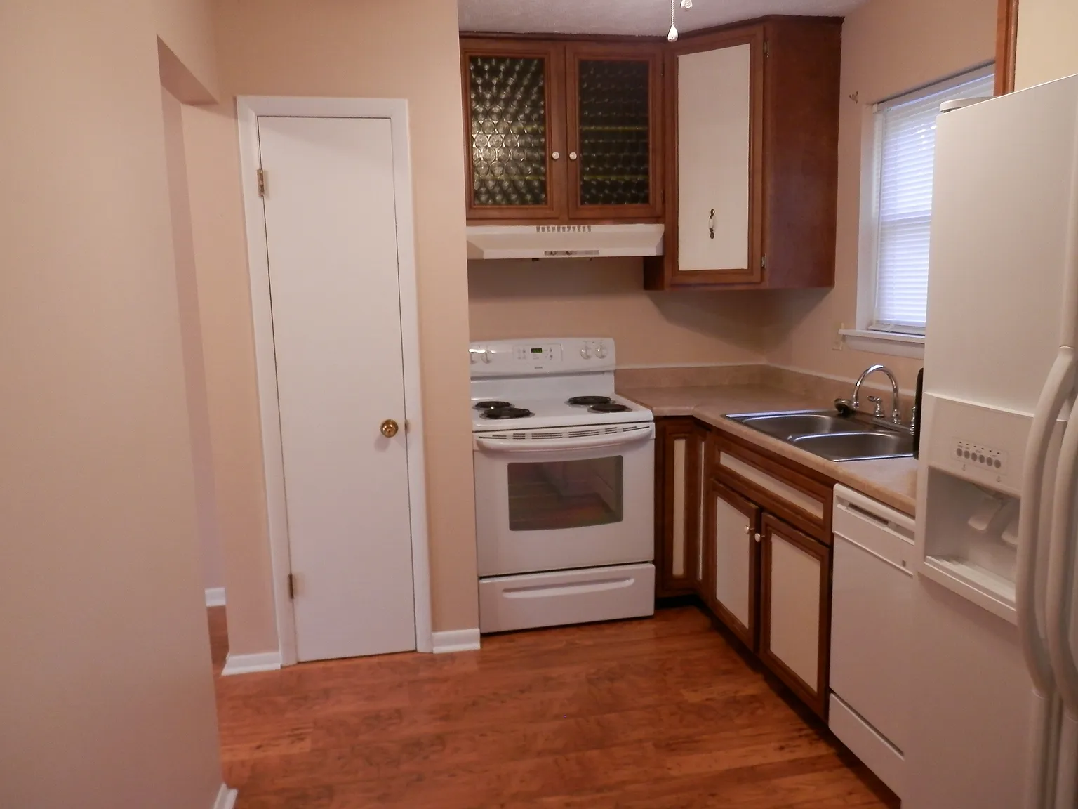 2 bed, 896 sqft, $900 — Photo 3