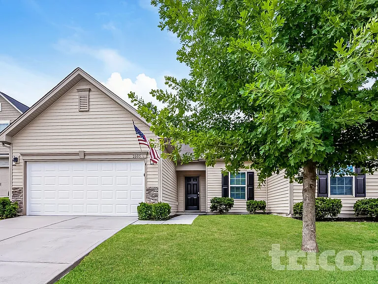 2005 Red Leaf Ct — Photo 1