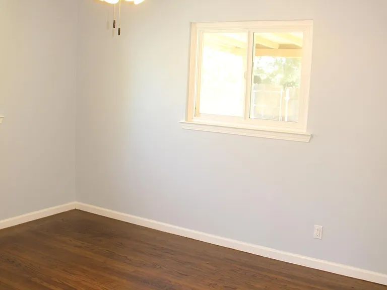 5399 Whittier Dr — Photo 14