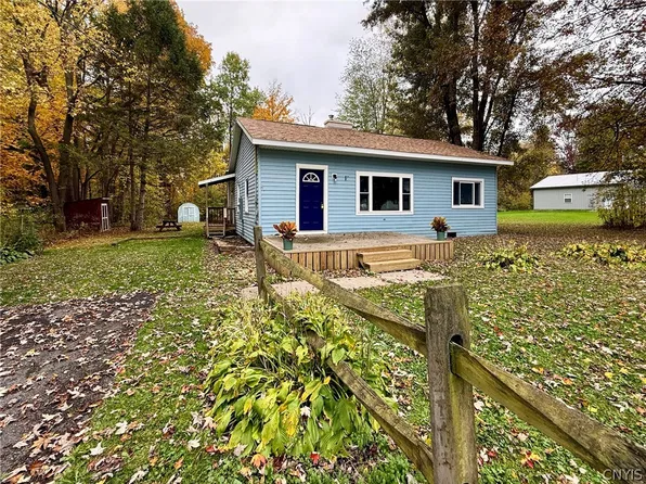 9026 Palmer Dr, Bridgeport, NY 13030