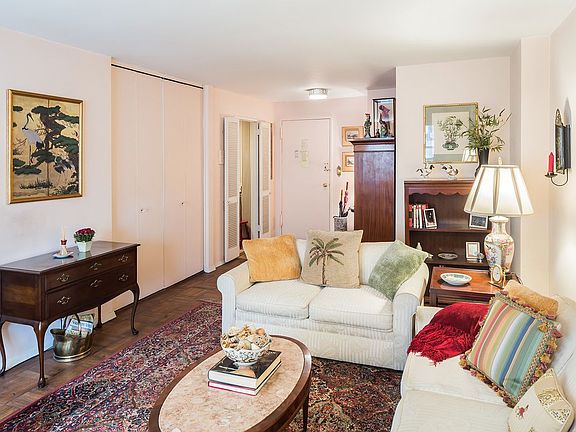 3rd image of 333 E 66th St APT 9B