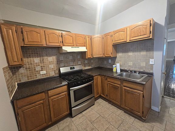 2nd image of 107 Mulberry St