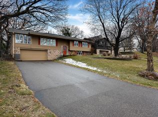 4000 Crystal Lake Blvd, Robbinsdale, MN 55422