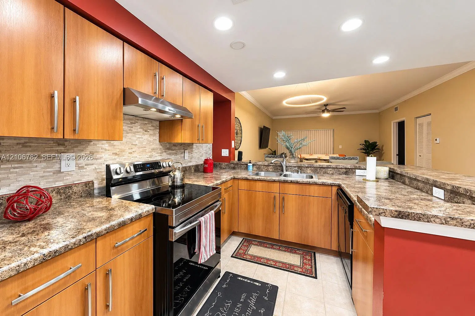 El-Ad Poinciana Condo — Photo 1