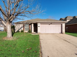 664 Crystal Brook Dr, Saginaw, TX 76179