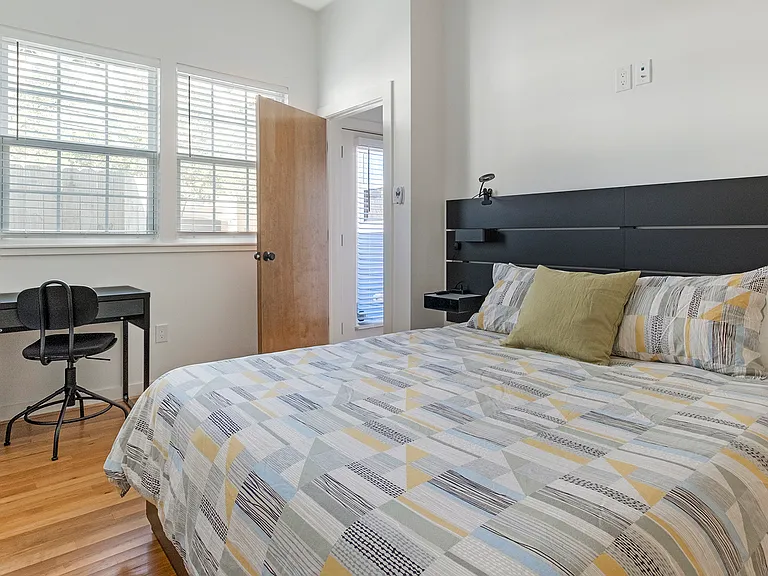 5004 Crawford St #C — Photo 12