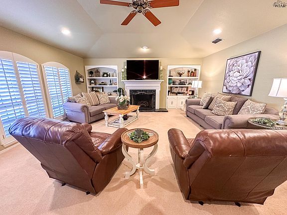 4th image of 2427 Paradise St