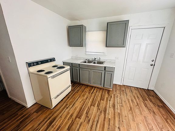 5th image of 412 W Lincoln Ave