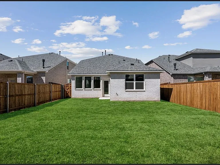 912 Santa Lucia Dr — Photo 35