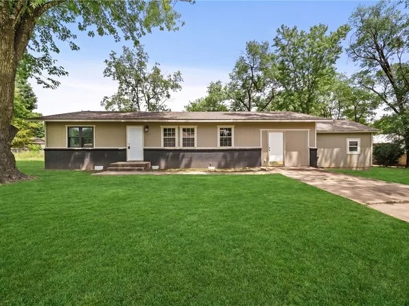 900 N Davis St, Pea Ridge, AR 72751