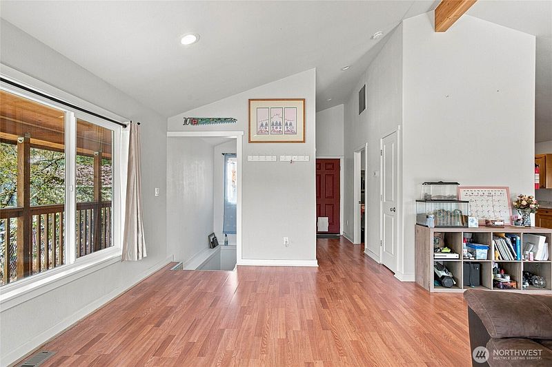 5th image of 505 Beach Street