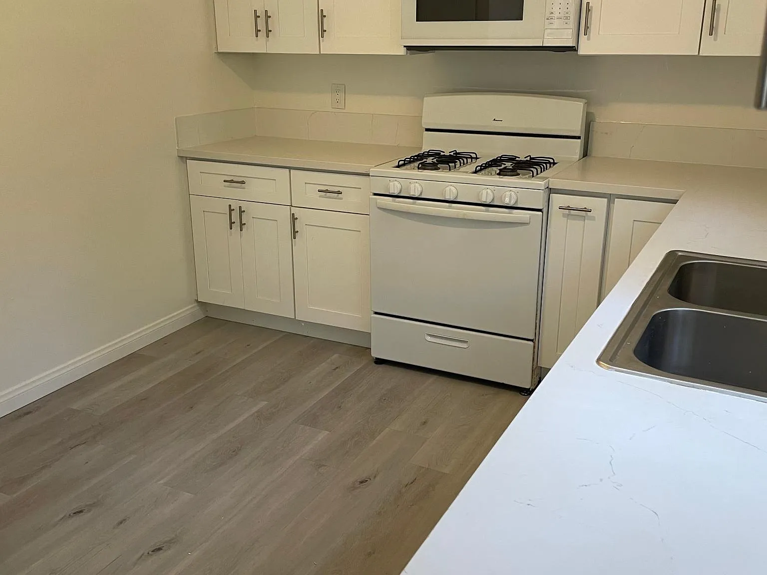 10940 Roebling Ave — Photo 4