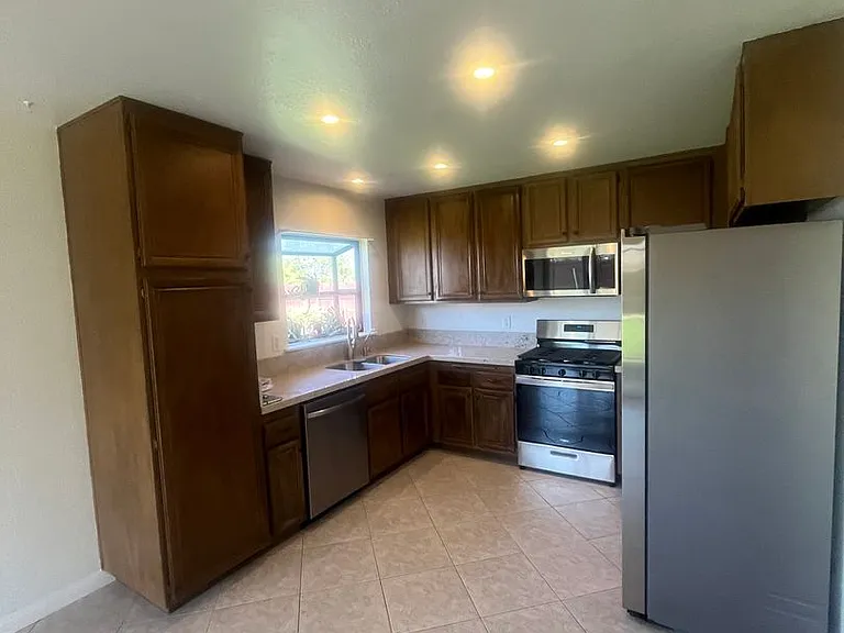 613 Santa Paula St — Photo 13