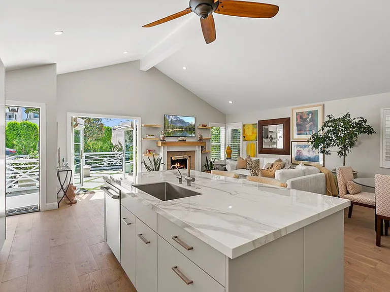 409 Poinsettia Ave — Photo 3