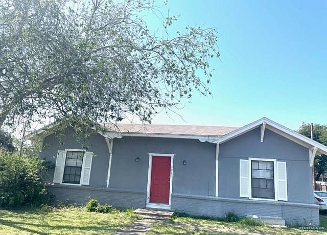 1st image of 207 Hollywood Dr