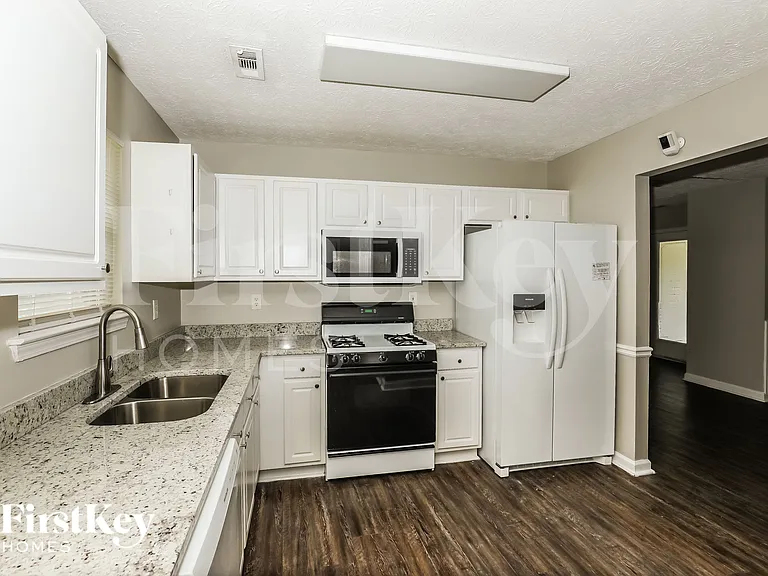 128 Greenleaf Dr — Photo 8