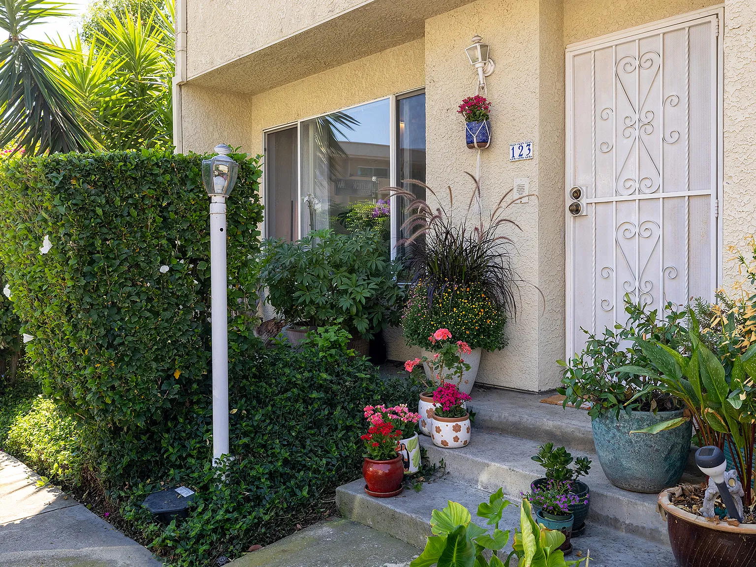 2 bed, 2.5 bath, 1100 sqft, $3,695 — Photo 2