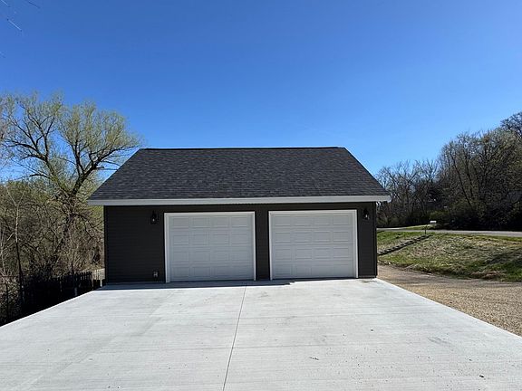 5th image of 664 Spring Creek Rd S
