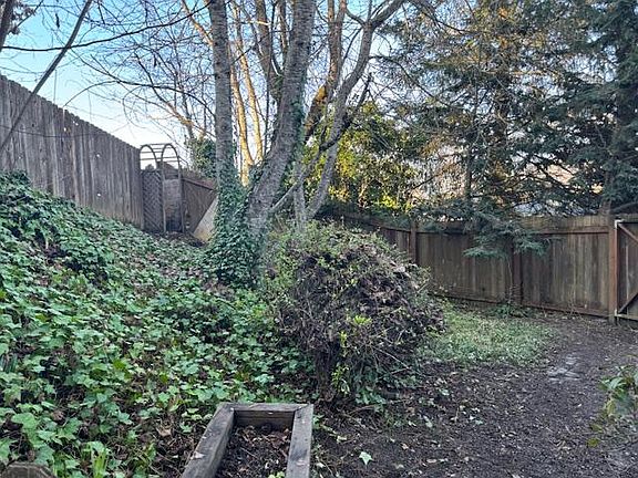 2nd image of 1986 Kelly Way