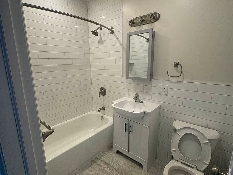 636 Crescent St #2 — Photo 5