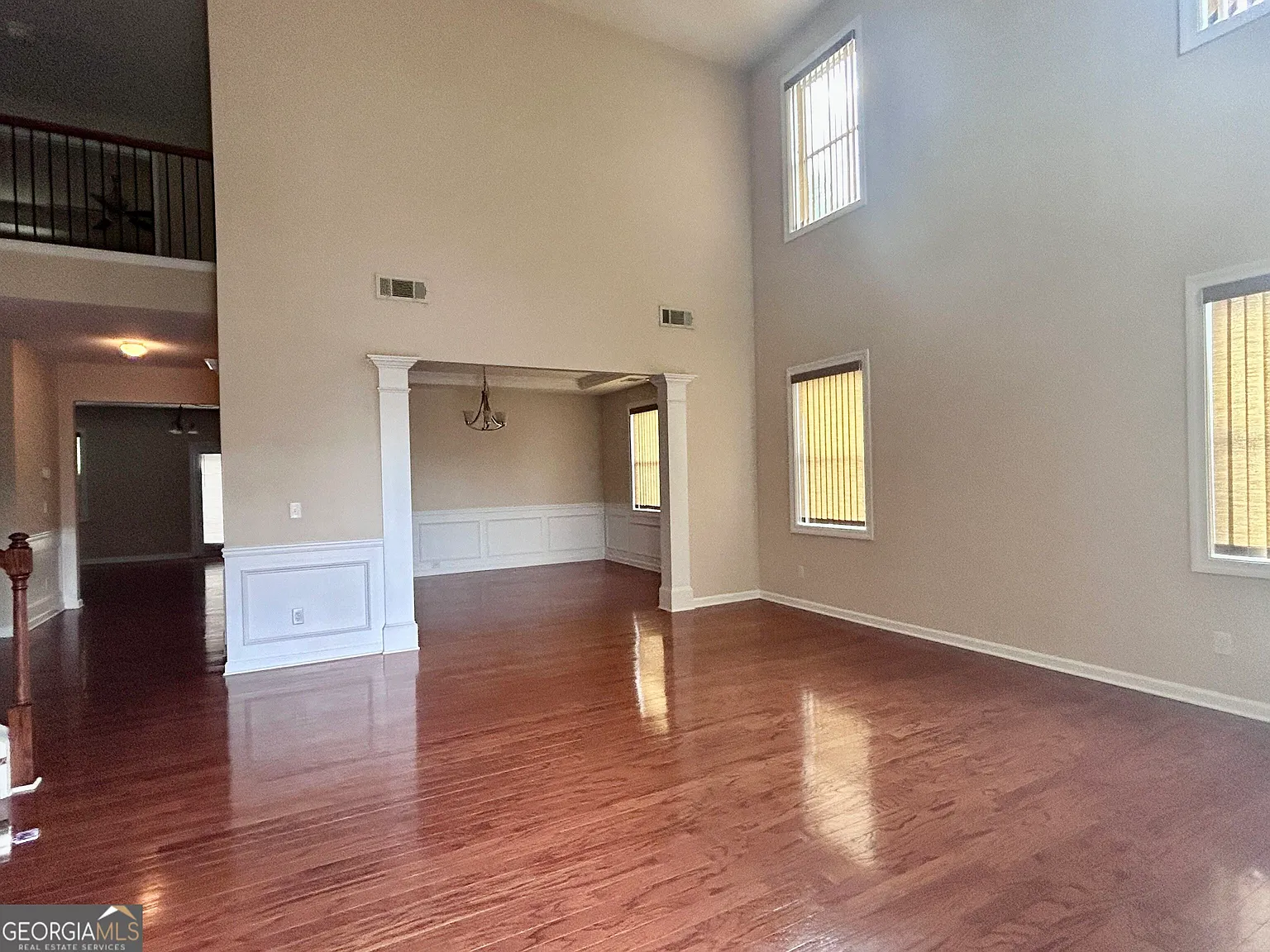 4 bed, 4.0 bath, 4000 sqft, $2,995 — Photo 2
