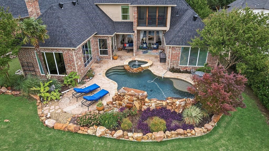 152 Country Club Dr