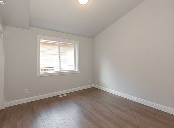5th image of 17702 NE 31st St