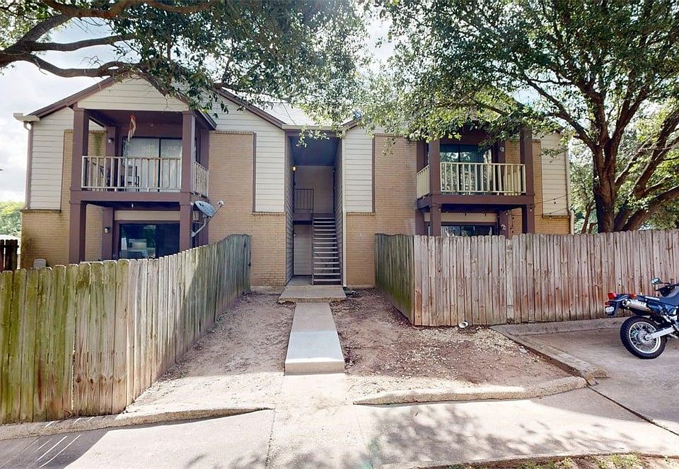 1st image of 1016 Autumn Cir APT A