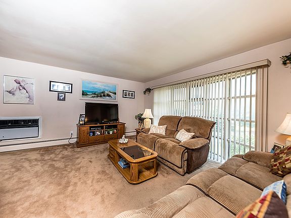 3rd image of 21 Harris Dr