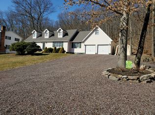 805 Lakeview Dr, Mountain Top, PA 18707
