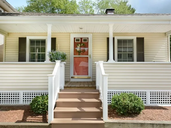 77 Homeward Ave, Uxbridge, MA 01569