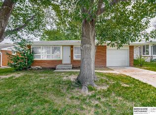 530 Brookside Dr, Lincoln, NE 68528