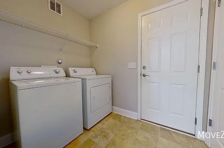 1718 Heatherstone Ln — Photo 29