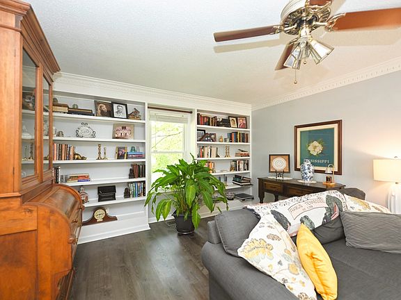 2nd image of 533 Hopewood Ct