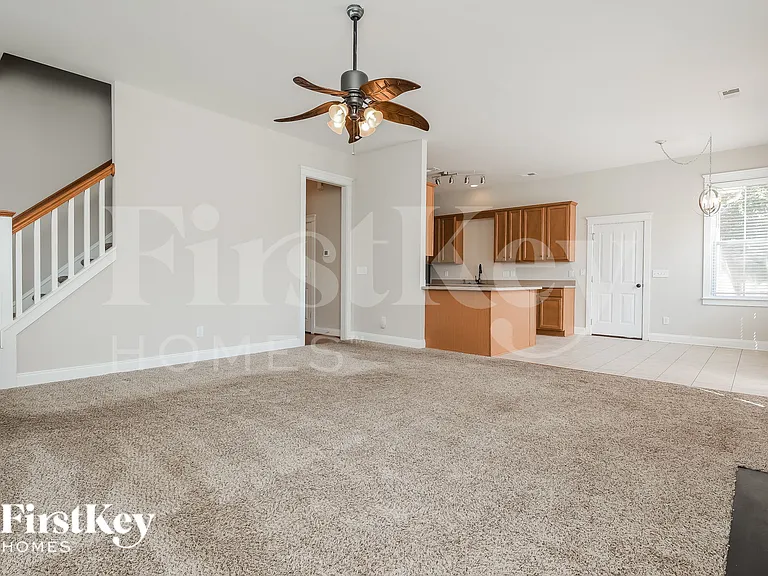 228 Silverwood Ln — Photo 5
