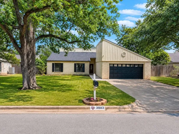 3803 Old Oaks Dr, Bryan, TX 77802