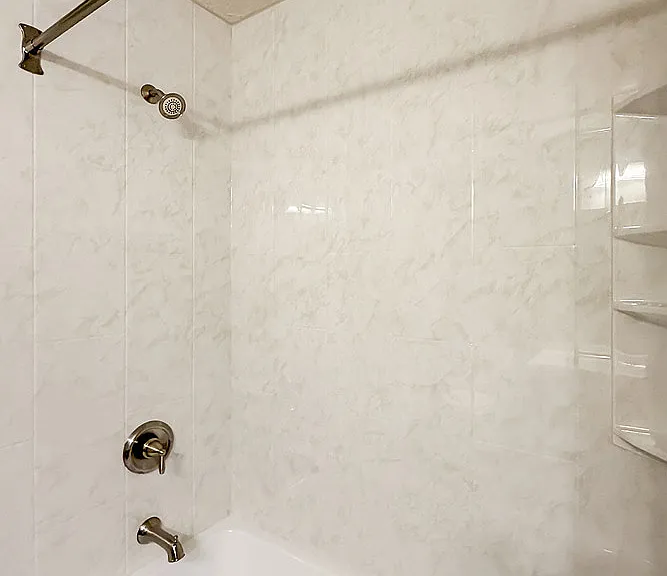 Full Bath Area in Hallway