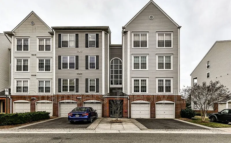 2 bed, 2.0 bath, 1150 sqft, $2,400 — Photo 2